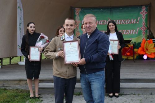 «Выпускной бал 2025» в Дрожжановском районе РТ: медалисты, награды и праздничная дискотека