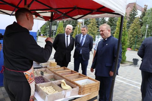Седьмая ярмарка мёда собрала пчеловодов из разных регионов в Дрожжановском районе РТ