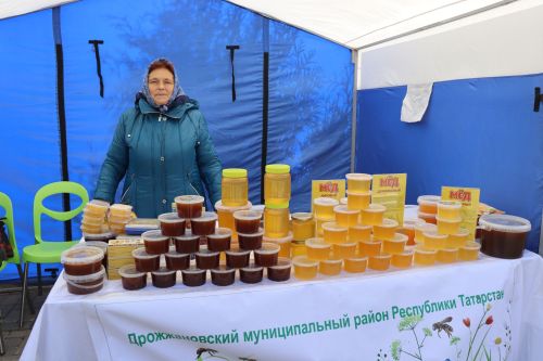 Седьмая ярмарка мёда собрала пчеловодов из разных регионов в Дрожжановском районе РТ