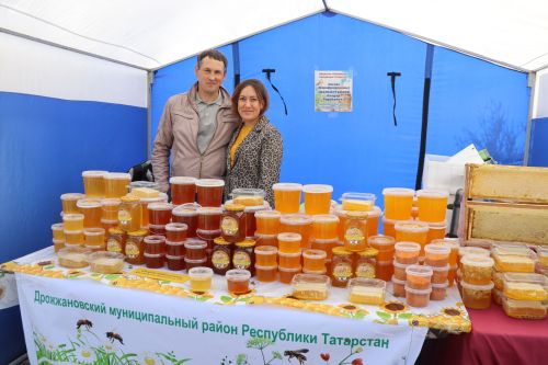 Седьмая ярмарка мёда собрала пчеловодов из разных регионов в Дрожжановском районе РТ