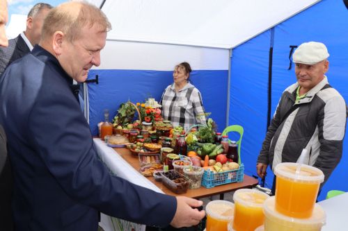 Седьмая ярмарка мёда собрала пчеловодов из разных регионов в Дрожжановском районе РТ