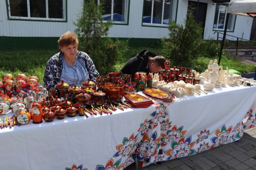 Седьмая ярмарка мёда собрала пчеловодов из разных регионов в Дрожжановском районе РТ