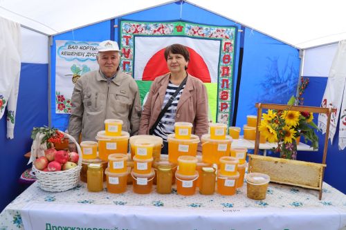 Седьмая ярмарка мёда собрала пчеловодов из разных регионов в Дрожжановском районе РТ