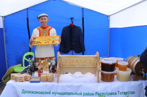 Седьмая ярмарка мёда собрала пчеловодов из разных регионов в Дрожжановском районе РТ