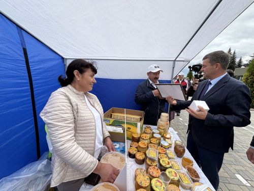 Седьмая ярмарка мёда собрала пчеловодов из разных регионов в Дрожжановском районе РТ