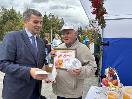 Седьмая ярмарка мёда собрала пчеловодов из разных регионов в Дрожжановском районе РТ