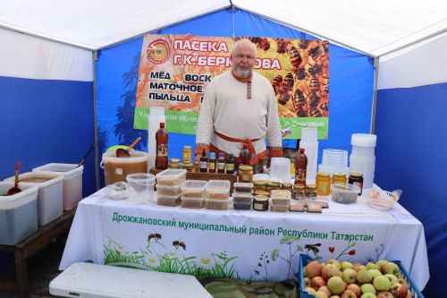 Седьмая ярмарка мёда собрала пчеловодов из разных регионов в Дрожжановском районе РТ