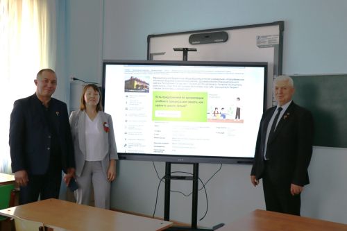 Открытие обновленного школьного музейного уголка в Новоубеевской школе-2025