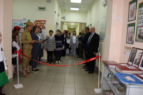 Открытие обновленного школьного музейного уголка в Новоубеевской школе-2025