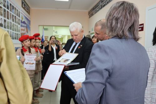 Открытие обновленного школьного музейного уголка в Новоубеевской школе-2025