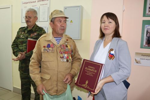 Открытие обновленного школьного музейного уголка в Новоубеевской школе-2025