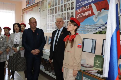 Открытие обновленного школьного музейного уголка в Новоубеевской школе-2025