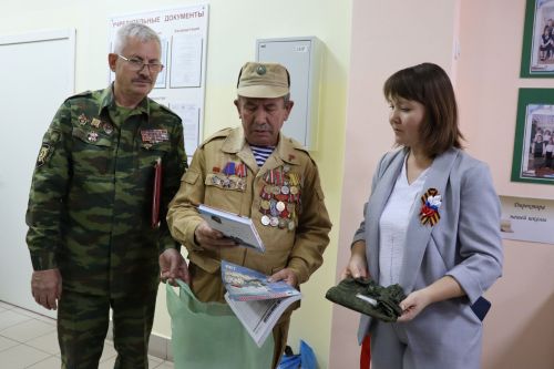 Открытие обновленного школьного музейного уголка в Новоубеевской школе-2025