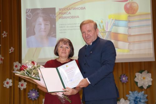 В Дрожжановском районе чествовали педагогов в преддверии Дня учителя