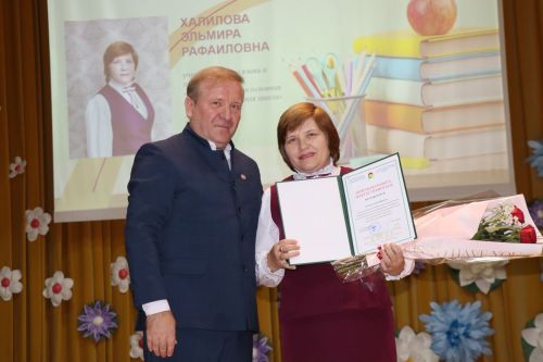 В Дрожжановском районе чествовали педагогов в преддверии Дня учителя