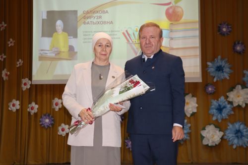 В Дрожжановском районе чествовали педагогов в преддверии Дня учителя