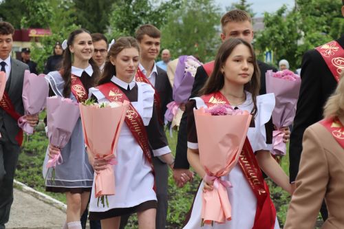 Для выпускников Дрожжановского района прозвенел последний звонок