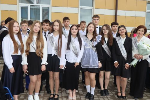 Для выпускников Дрожжановского района прозвенел последний звонок