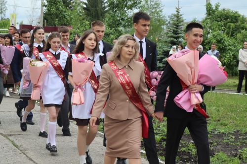 Для выпускников Дрожжановского района прозвенел последний звонок