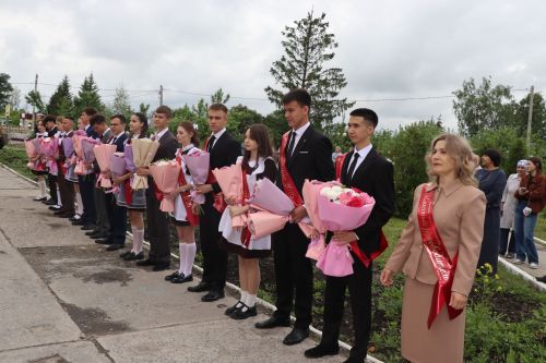 Для выпускников Дрожжановского района прозвенел последний звонок