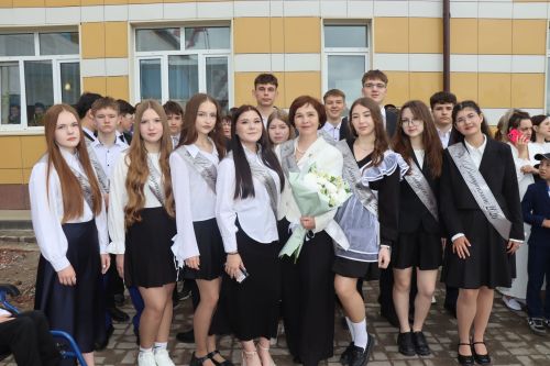 Для выпускников Дрожжановского района прозвенел последний звонок