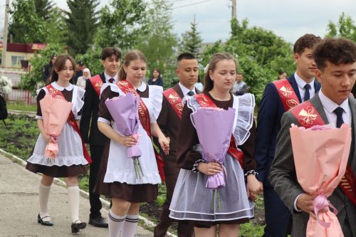 Для выпускников Дрожжановского района прозвенел последний звонок