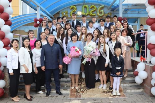 Для выпускников Дрожжановского района прозвенел последний звонок