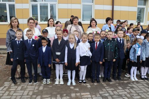 Для выпускников Дрожжановского района прозвенел последний звонок