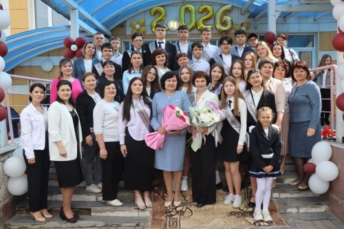 Для выпускников Дрожжановского района прозвенел последний звонок