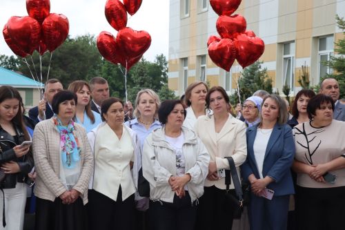 Для выпускников Дрожжановского района прозвенел последний звонок