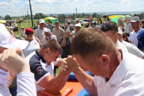 Любовь к малой родине: как в Нижнем Чекурске прошёл главный сельский праздник