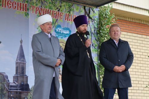 X фестиваль «Троицкие напевы» собрал гостей со всей России в Дрожжановском районе