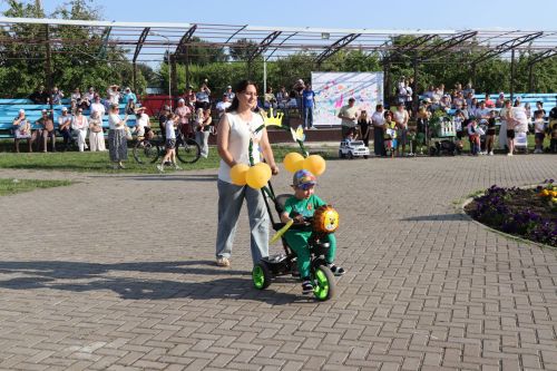 В Дрожжановском районе прошел яркий «Парад колясок – 2026»