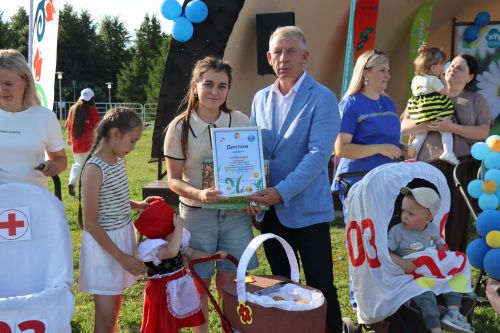 В Дрожжановском районе прошел яркий «Парад колясок – 2026»