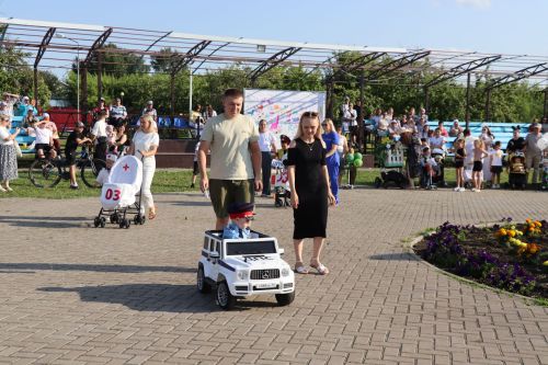 В Дрожжановском районе прошел яркий «Парад колясок – 2026»
