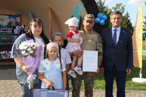 День семьи, любви и верности отметили в  Дрожжановском районе