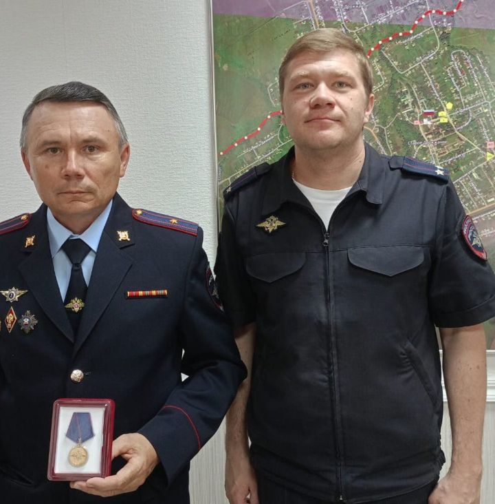 В Дрожжановском районе РТ майору полиции вручили медаль «За доблесть в службе»
