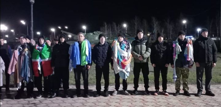 Чүпрәледән 11 егет армиягә китте