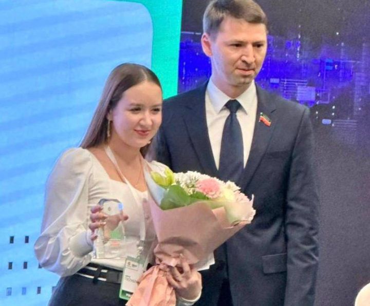 Чүпрәле техникумы беллем бирү системасында илнең иң яхшы дәүләт паблигы дип танылды