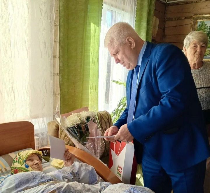 Труженицу тыла села Чувашская Бездна Дрожжановского района поздравили с днем рождения
