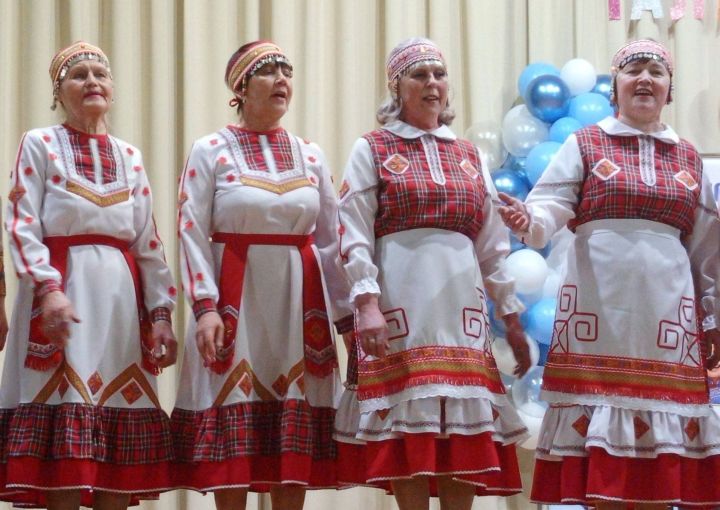 Ӗçре те, юрăра та маттурсем