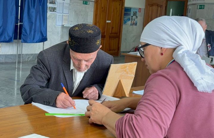В Дрожжановском районе 99-летний ветеран проголосовал на избирательном участке