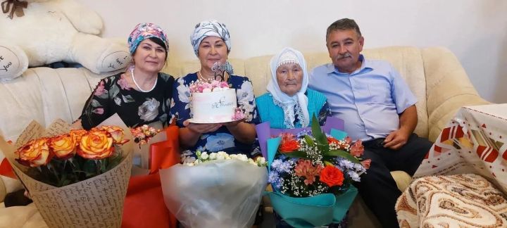 Кече Чынлы авылында яшәүче Гөлсинә Вахитованың 85 яшьлек олы юбилее