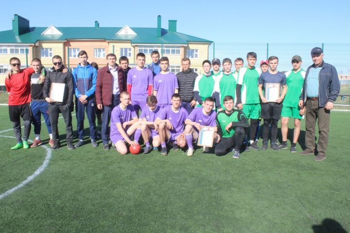 В Дрожжаном прошли зональные соревнования по мини-футболу