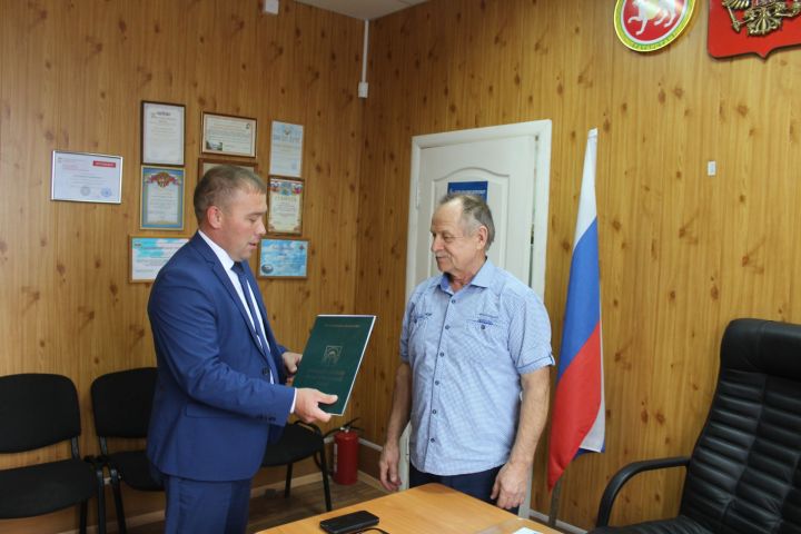 Главу Чувашско-Дрожжановского сельского поселения В. В. Землемерова поздравили с 60-летием