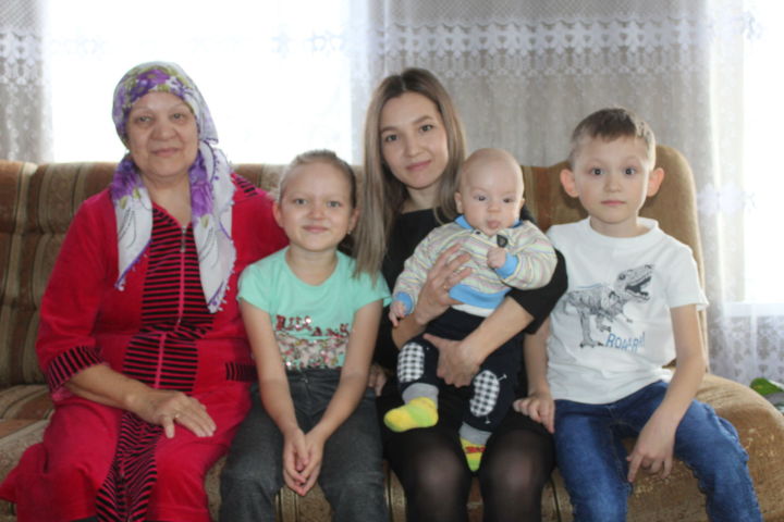 Семья Шариповых из села Старые Какерли  получила от правительства РТ 100 000 рублей