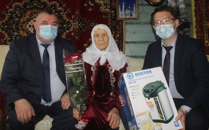 Жительницу села Новые Ишли Дрожжановского района поздравили с 90 летним юбилеем