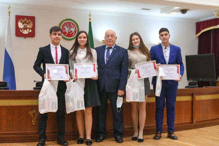 Дрожжановская ученица стала победителем республиканского антикоррупционного конкурса