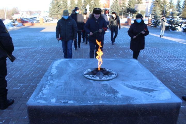 В день Героев Отечества в Дрожжановском районе возложили цветы