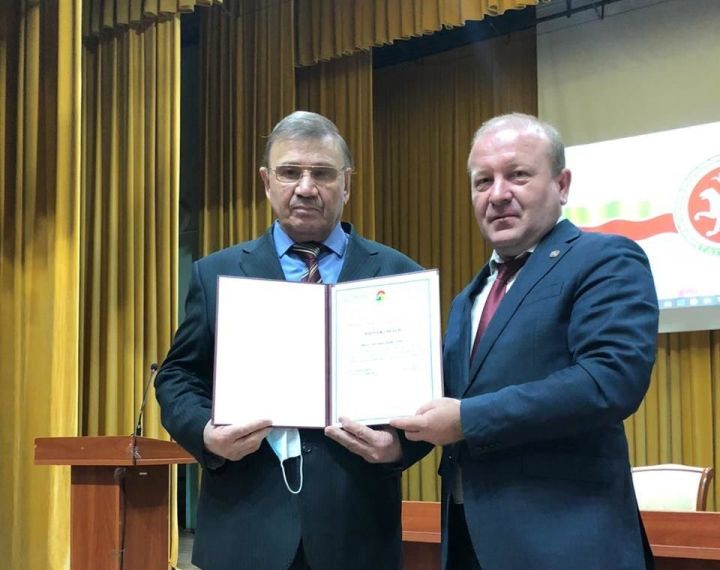 Марат Гафаров наградил журналиста "Туган як" Почетной Грамотой